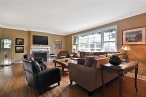 4382 Lakeshore Rd, House detached with 4 bedrooms, 3 bathrooms and 8 parking in Burlington ON | Image 3