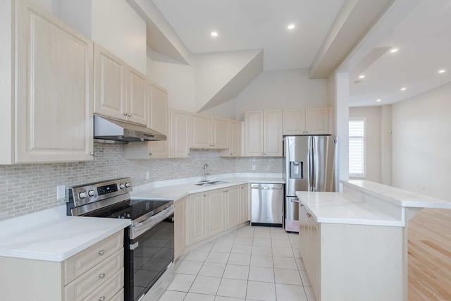 5801 Tenth Line W, House attached with 3 bedrooms, 4 bathrooms and 2 parking in Mississauga ON | Image 33