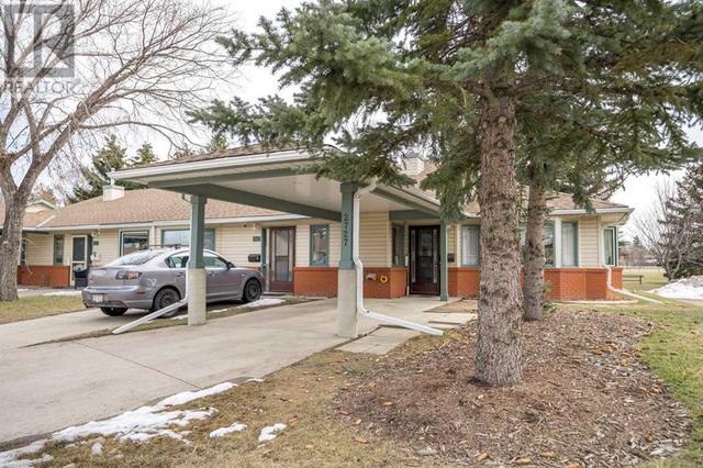 2727 Dovely Park Se, House attached with 2 bedrooms, 1 bathrooms and 2 parking in Calgary AB | Image 4