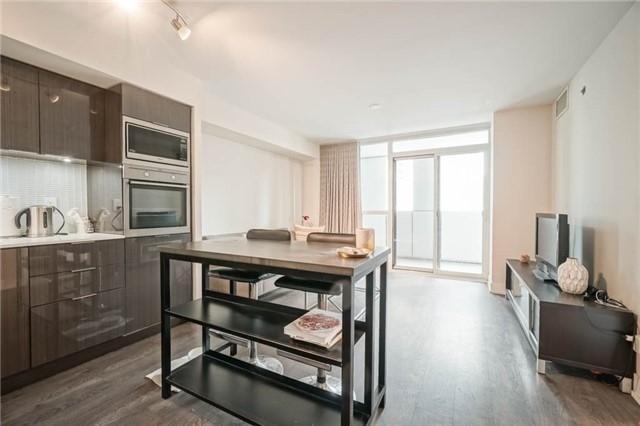 711 - 318 Richmond St W, Condo with 1 bedrooms, 1 bathrooms and 1 parking in Toronto ON | Image 2