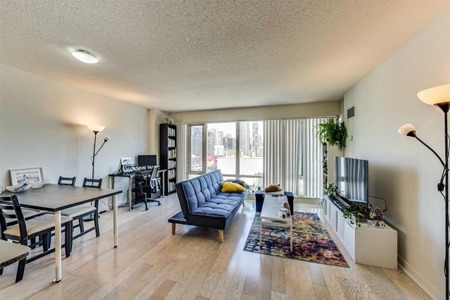 2513 - 210 Victoria St, Condo with 1 bedrooms, 2 bathrooms and 0 parking in Toronto ON | Image 4