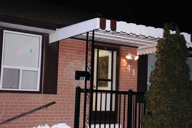 541 Emerald Ave, Home with 3 bedrooms, 1 bathrooms and 2 parking in Oshawa ON | Image 9