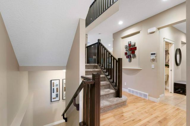 52 Mahogany Heath Se, House detached with 4 bedrooms, 3 bathrooms and 4 parking in Calgary AB | Image 3