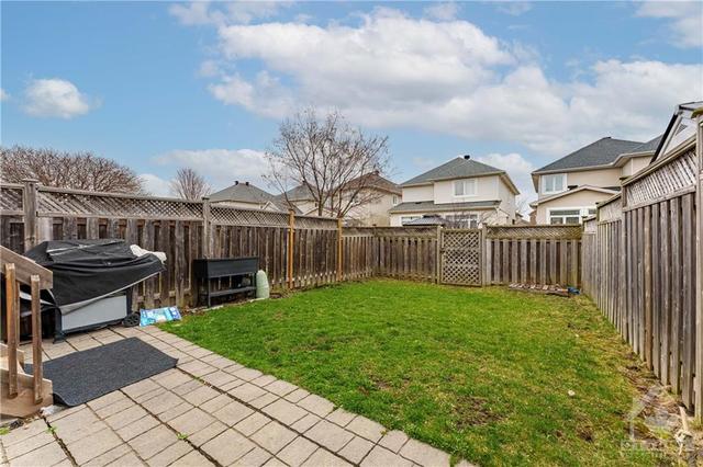 1026 Markwick Crescent, Townhouse with 3 bedrooms, 3 bathrooms and 3 parking in Ottawa ON | Image 23