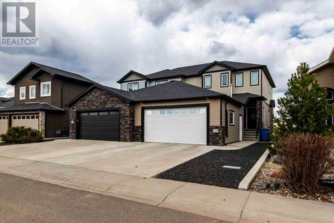 386 Somerside Crescent Se, House semidetached with 4 bedrooms, 3 bathrooms and 3 parking in Medicine Hat AB | Card Image