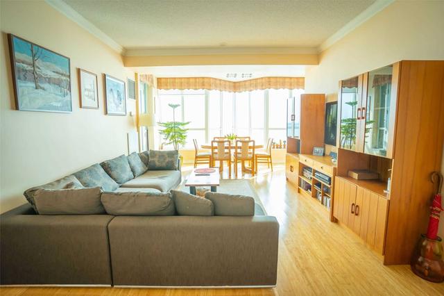 2019 - 230 Queens Quay W, Condo with 2 bedrooms, 2 bathrooms and 1 parking in Toronto ON | Image 7
