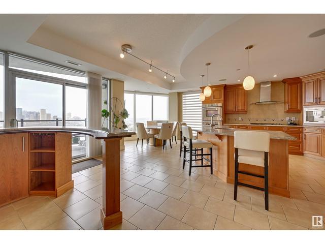 1900 - 10035 Saskatchewan Dr Nw, Condo with 3 bedrooms, 4 bathrooms and 5 parking in Edmonton AB | Image 2