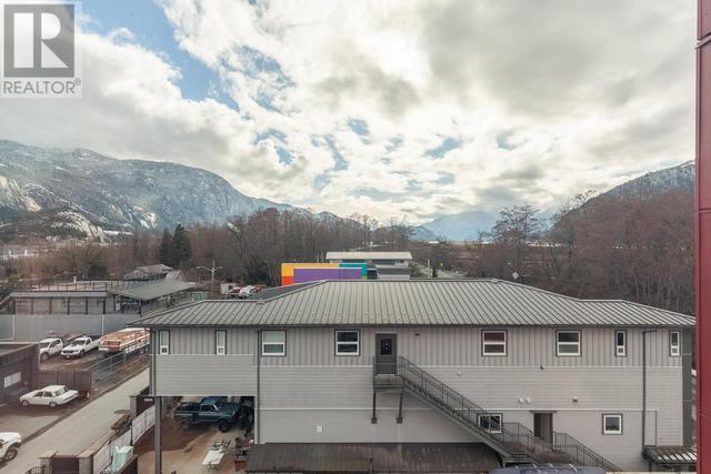 302 - 37762 Third Avenue, House attached with 2 bedrooms, 2 bathrooms and 1 parking in Squamish BC | Image 27