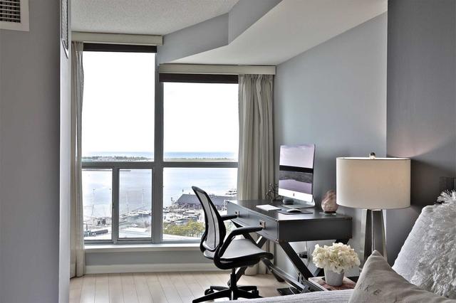 1710 - 208 Queens Quay W, Condo with 1 bedrooms, 2 bathrooms and 1 parking in Toronto ON | Image 11