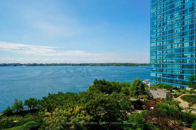 1110 - 65 Harbour Sq, Condo with 3 bedrooms, 3 bathrooms and 1 parking in Toronto ON | Image 11