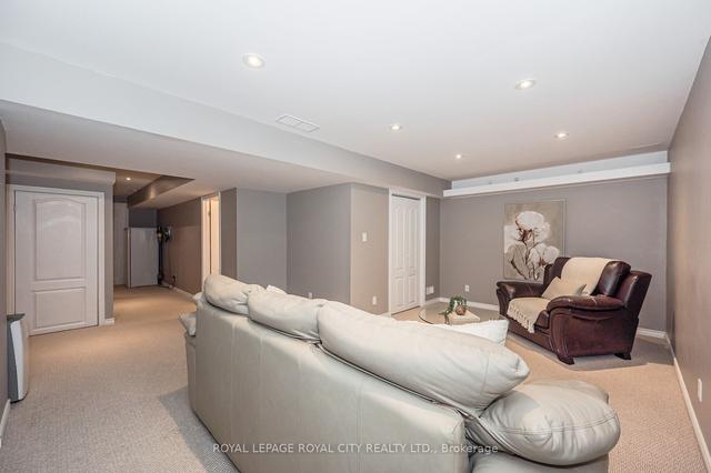 270 Severn Dr, House attached with 3 bedrooms, 3 bathrooms and 2 parking in Guelph ON | Image 20