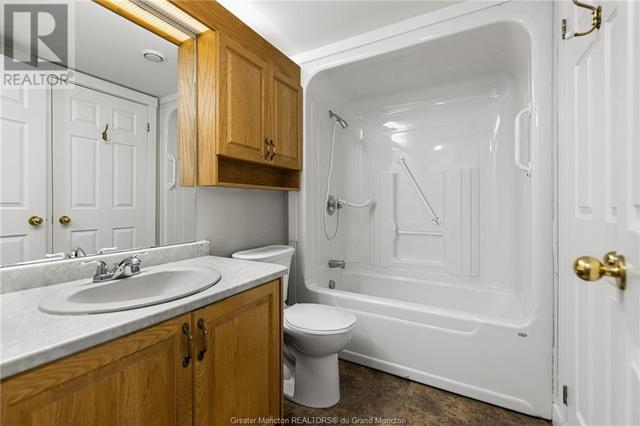 2 - 33 Macaleese, Condo with 2 bedrooms, 1 bathrooms and null parking in Moncton NB | Image 18
