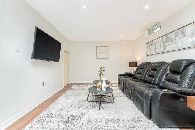 6983 Cadiz Cres, House semidetached with 3 bedrooms, 3 bathrooms and 4 parking in Mississauga ON | Image 19