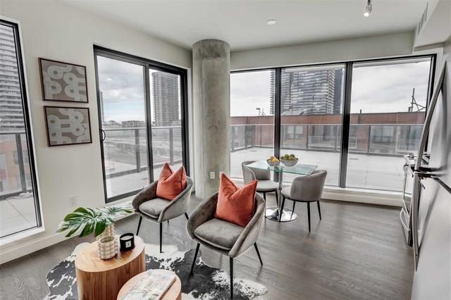 1202 - 2a Church St, Condo with 1 bedrooms, 1 bathrooms and 0 parking in Toronto ON | Image 3