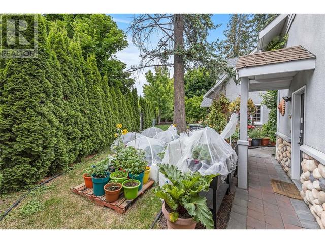 1907 Abbott Street, House detached with 5 bedrooms, 4 bathrooms and 6 parking in Kelowna BC | Image 52