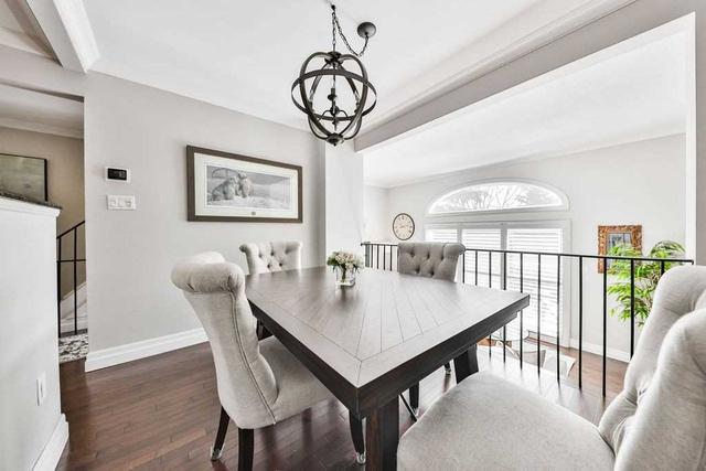 2284 Marine Dr, Townhouse with 3 bedrooms, 3 bathrooms and 2 parking in Oakville ON | Image 4