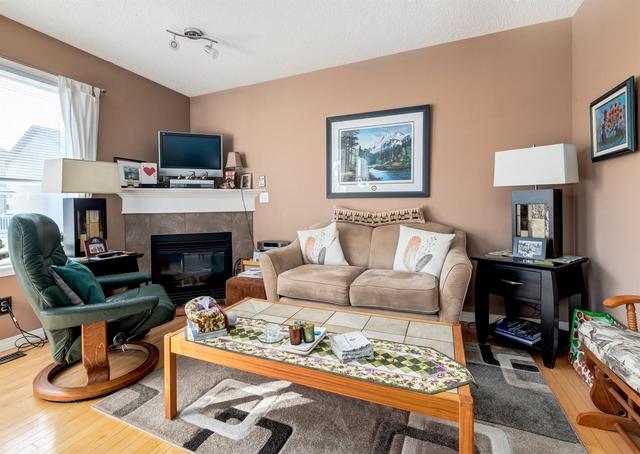 113 Royal Oak Gardens Nw, Home with 3 bedrooms, 1 bathrooms and 2 parking in Calgary AB | Image 8