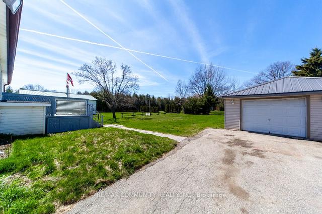 2414 Holt Rd, House detached with 3 bedrooms, 1 bathrooms and 11 parking in Clarington ON | Image 25