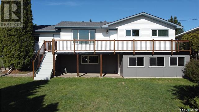 232 34th Street, House detached with 4 bedrooms, 3 bathrooms and null parking in Battleford SK | Card Image