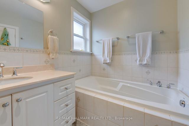 36 Hertle Ave, House detached with 3 bedrooms, 3 bathrooms and 2 parking in Toronto ON | Image 17