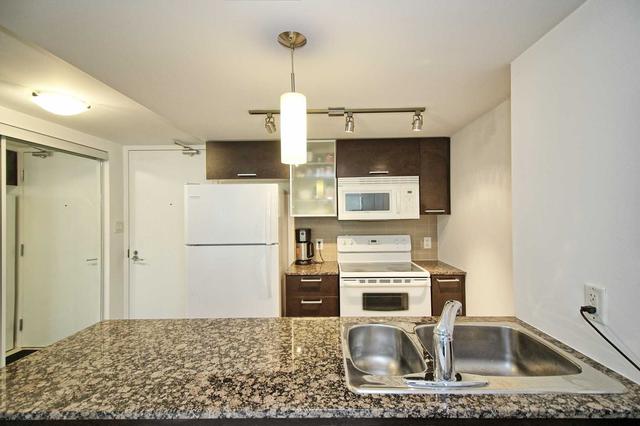 1201 - 38 Grenville St, Condo with 2 bedrooms, 2 bathrooms and 1 parking in Toronto ON | Image 10