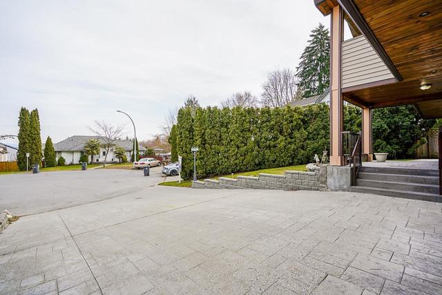 8229 167a Street, House detached with 6 bedrooms, 4 bathrooms and 6 parking in Surrey BC | Image 3