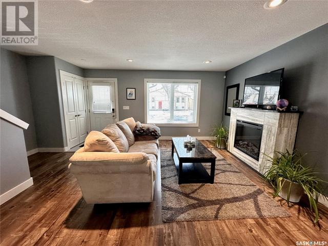 1309 D Avenue N, House detached with 4 bedrooms, 4 bathrooms and null parking in Saskatoon SK | Image 2