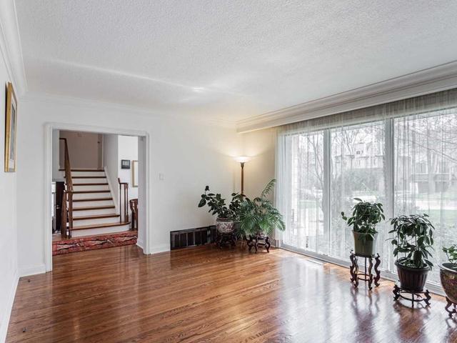 12 Flaremore Cres, House detached with 4 bedrooms, 3 bathrooms and 6 parking in Toronto ON | Image 21