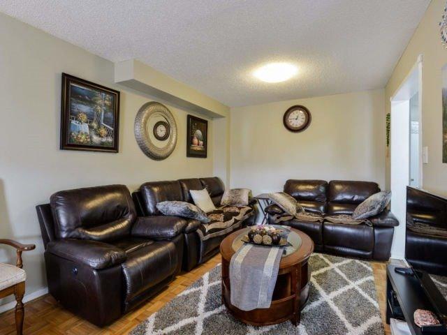 3387 Nighthawk Tr, House attached with 3 bedrooms, 3 bathrooms and 1 parking in Mississauga ON | Image 3