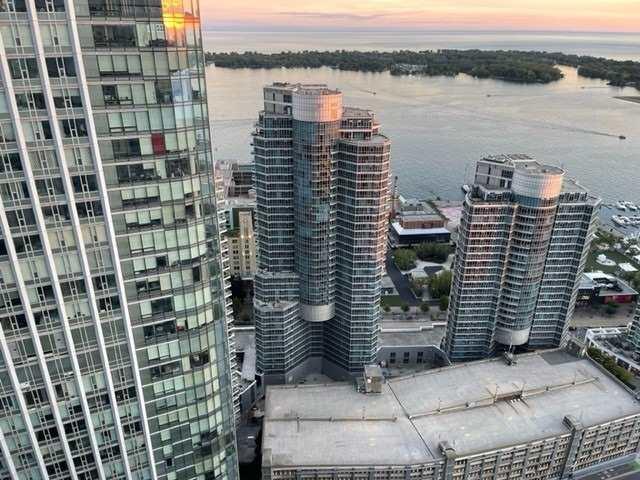 4202 - 12 York St, Condo with 2 bedrooms, 2 bathrooms and 1 parking in Toronto ON | Image 13