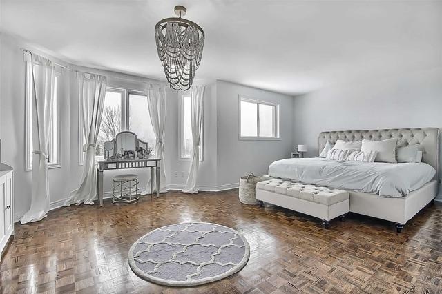 36 Genova Crt, House detached with 4 bedrooms, 4 bathrooms and 6 parking in Vaughan ON | Image 6