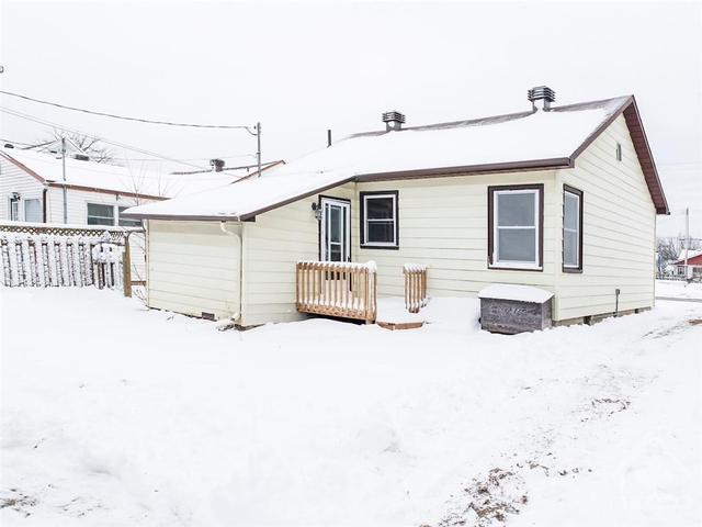 146 Tasse Avenue, House detached with 2 bedrooms, 1 bathrooms and 3 parking in Renfrew ON | Image 4