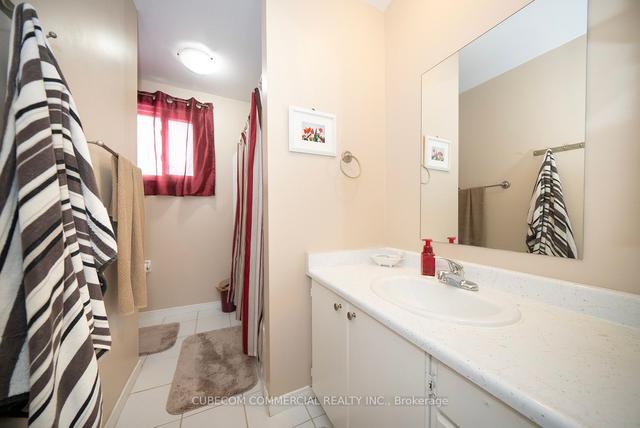 13 - 100 Quigley Rd N, Townhouse with 3 bedrooms, 2 bathrooms and 2 parking in Hamilton ON | Image 3