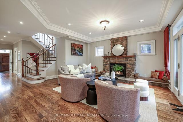 129 Donlea Dr, House detached with 4 bedrooms, 6 bathrooms and 3 parking in Toronto ON | Image 3