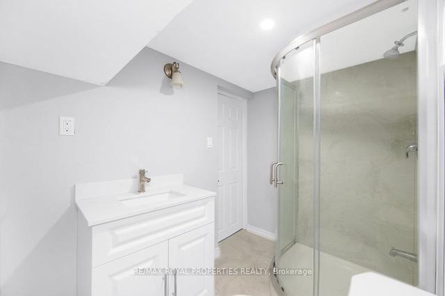 104 Topcliff Ave, House semidetached with 3 bedrooms, 2 bathrooms and 2 parking in Toronto ON | Image 8