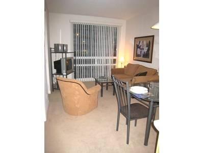 1605 - 1121 Bay St, Condo with 1 bedrooms, 1 bathrooms and null parking in Toronto ON | Image 3