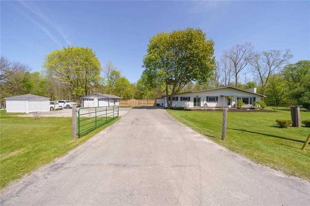 8229 #3 Highway, House detached with 3 bedrooms, 1 bathrooms and 10 parking in Haldimand County ON | Image 1