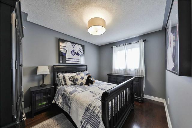 886 Millworks Cres W, House attached with 3 bedrooms, 4 bathrooms and 4 parking in Mississauga ON | Image 6