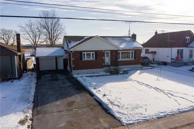 529 Killaly St E, House detached with 4 bedrooms, 2 bathrooms and 5 parking in Port Colborne ON | Image 1