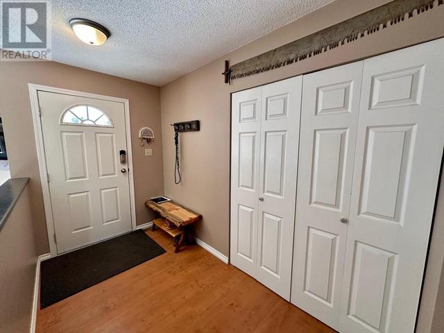 940 Oak Crescent, House detached with 4 bedrooms, 2 bathrooms and null parking in Telkwa BC | Image 6