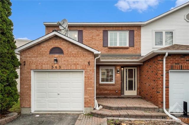 563 Latour Crescent, Townhouse with 3 bedrooms, 3 bathrooms and 3 parking in Ottawa ON | Image 2