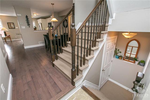 425 Vendevale Avenue, Townhouse with 3 bedrooms, 3 bathrooms and 3 parking in Ottawa ON | Image 4