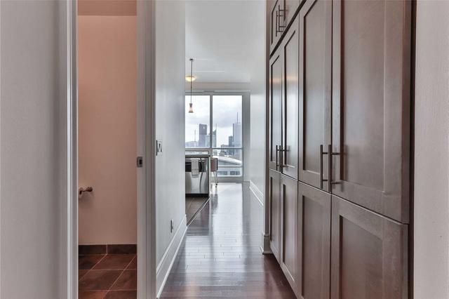ph05 - 763 Bay St, Condo with 2 bedrooms, 3 bathrooms and 3 parking in Toronto ON | Image 5