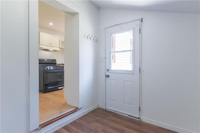19 East 33rd Street, House detached with 2 bedrooms, 1 bathrooms and 3 parking in Hamilton ON | Image 11