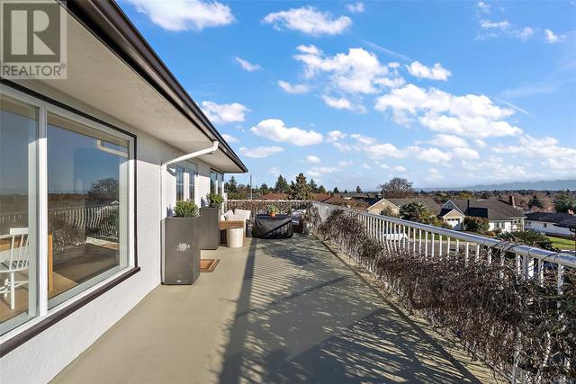 3042 Westdowne Rd, House detached with 5 bedrooms, 3 bathrooms and 4 parking in Oak Bay BC | Image 25