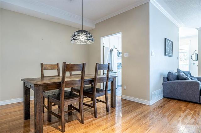 519 Devonwood Circle, Townhouse with 3 bedrooms, 3 bathrooms and 3 parking in Ottawa ON | Image 6