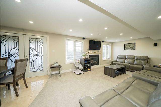 17 Sirius Cres, House detached with 5 bedrooms, 4 bathrooms and 5 parking in Toronto ON | Image 25