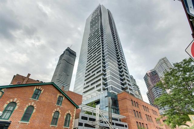 3005 - 5 St Joseph St S, Condo with 1 bedrooms, 2 bathrooms and null parking in Toronto ON | Image 2
