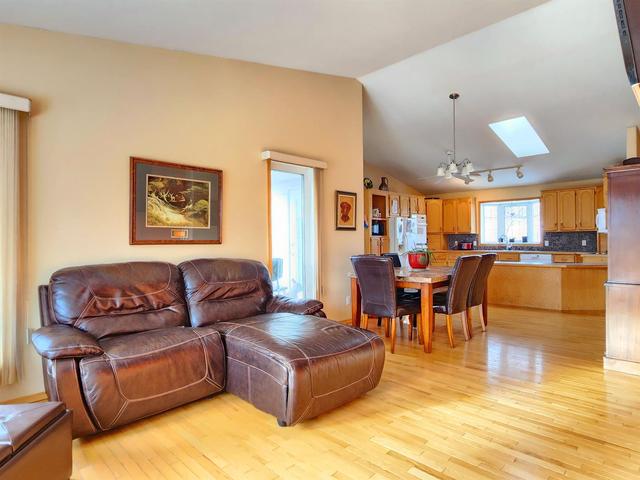 10829 Grande Ave, House detached with 4 bedrooms, 3 bathrooms and 4 parking in Greenview No. 16 AB | Image 10
