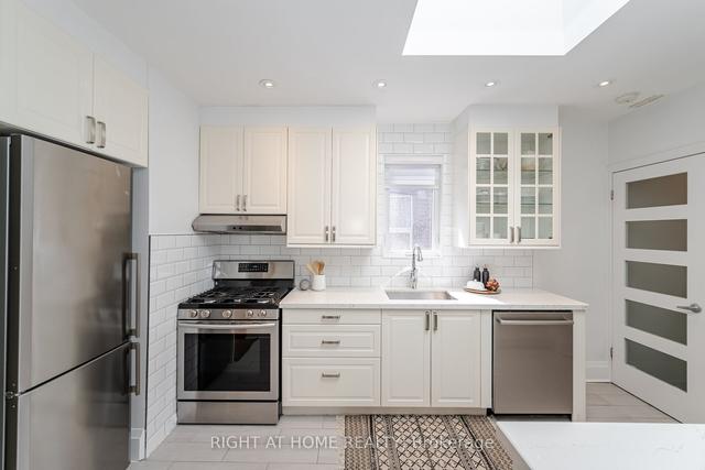 73 Fourth St, House detached with 2 bedrooms, 2 bathrooms and 1 parking in Toronto ON | Image 5